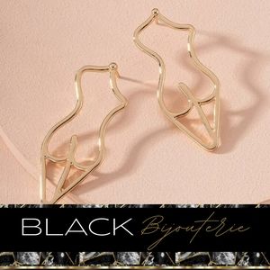 NWT Body shaped earrings